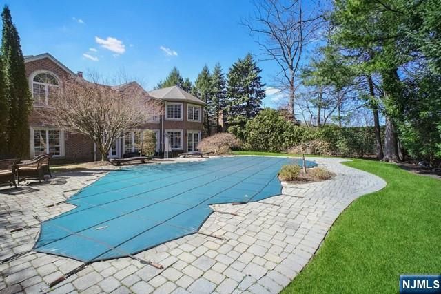 8 Willow Drive, Englewood Cliffs, NJ 07632