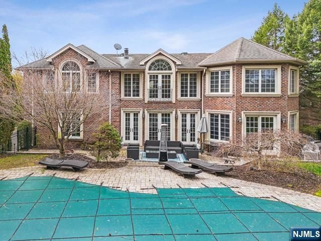 8 Willow Drive, Englewood Cliffs, NJ 07632