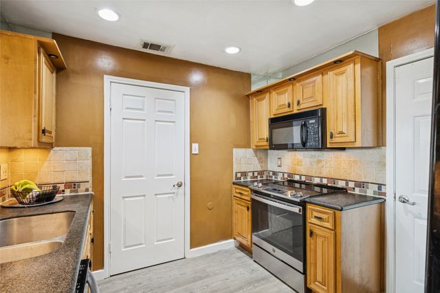 448 Arbor Creek Drive, Euless, TX 76039