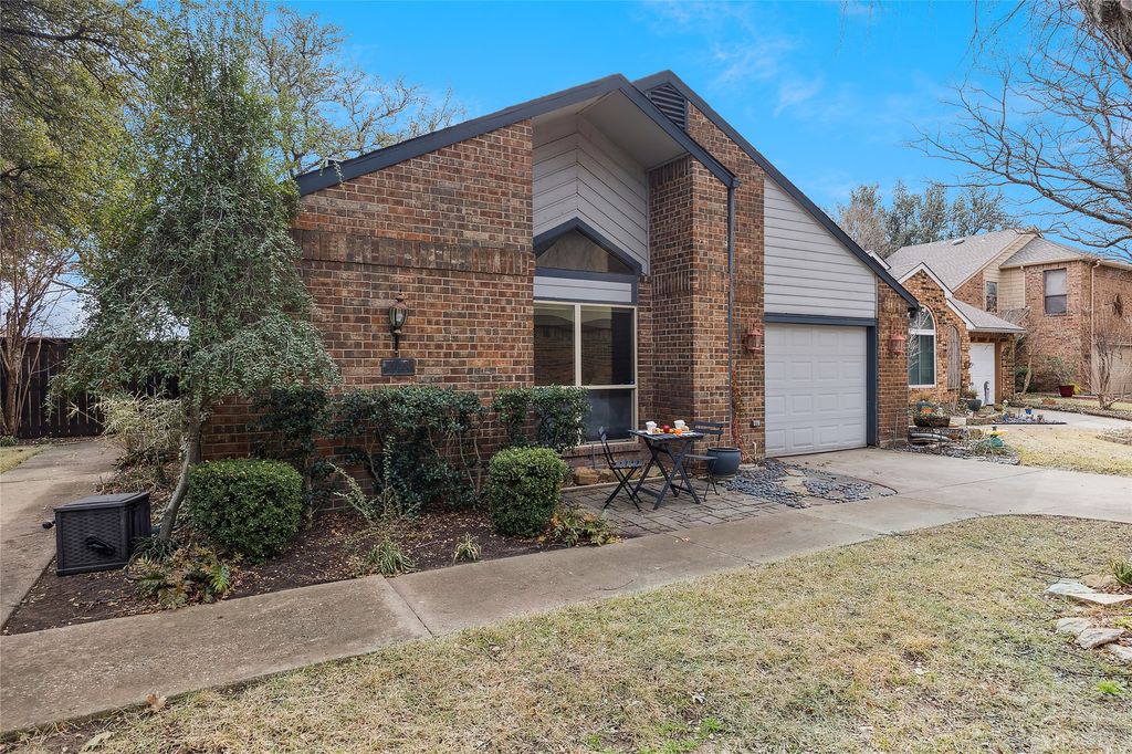 448 Arbor Creek Drive, Euless, TX 76039