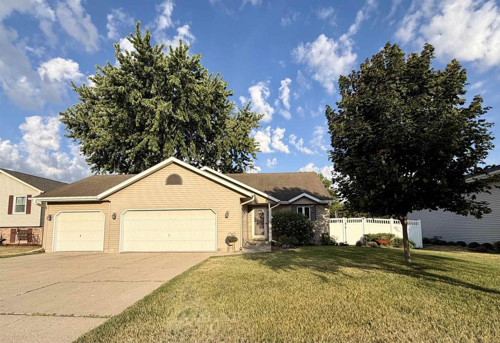 3210 Thornton Drive, Janesville, WI 53548