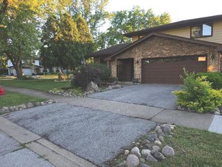 1018 E 193rd Place, Glenwood, IL 60425