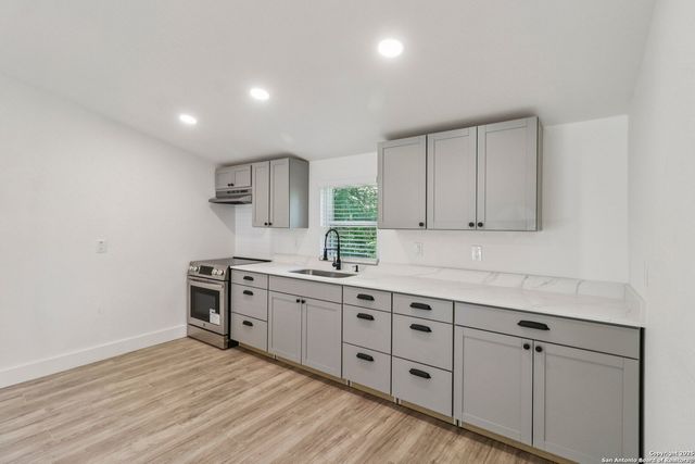937 Anderson, Seguin, TX 78155