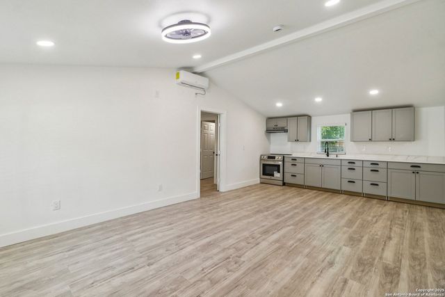 937 Anderson, Seguin, TX 78155