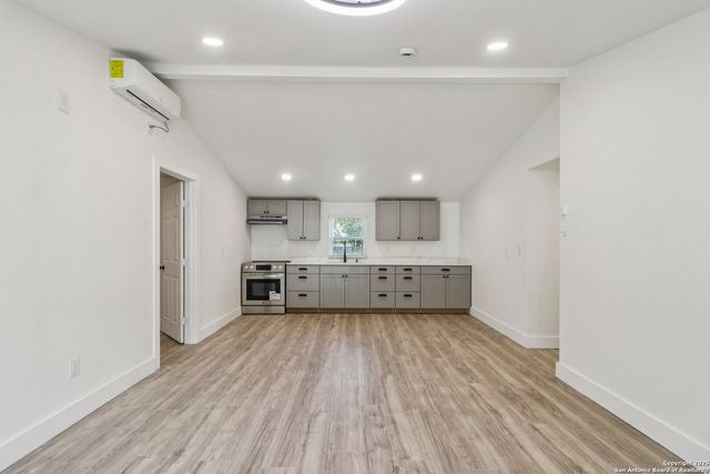 937 Anderson, Seguin, TX 78155