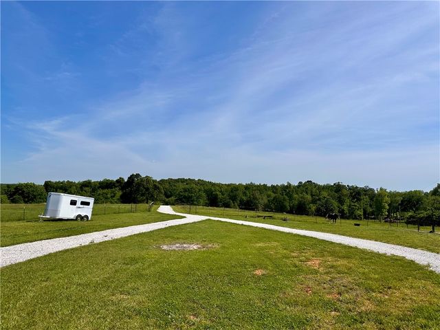 370 SE Bolin Road, Gentry, AR 72734