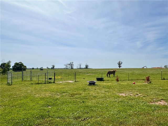 370 SE Bolin Road, Gentry, AR 72734