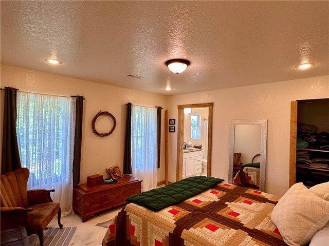 370 SE Bolin Road, Gentry, AR 72734