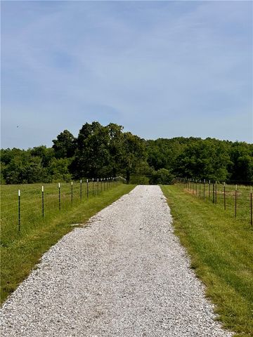 370 SE Bolin Road, Gentry, AR 72734