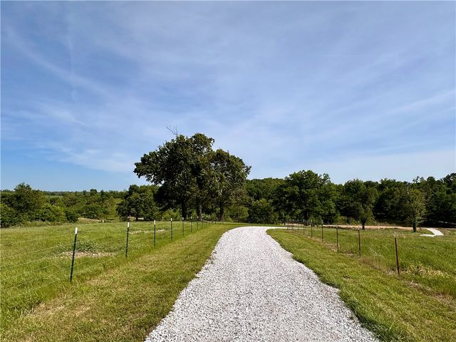 370 SE Bolin Road, Gentry, AR 72734