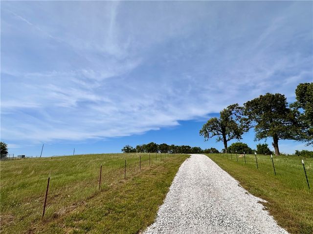 370 SE Bolin Road, Gentry, AR 72734
