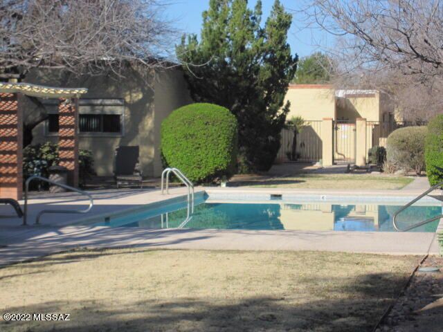 8162 E Rivenoak Drive, Tucson, AZ 85715