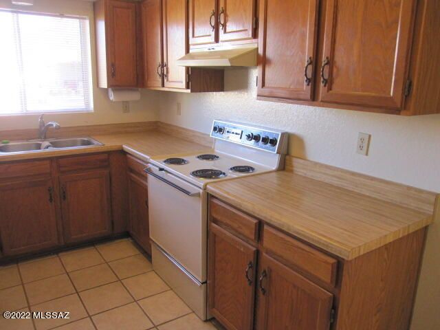 8162 E Rivenoak Drive, Tucson, AZ 85715