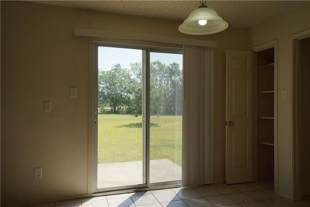112 Creekside DR, Hutto, TX 78634