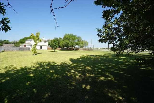 112 Creekside DR, Hutto, TX 78634