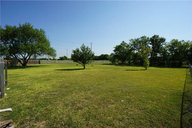 112 Creekside DR, Hutto, TX 78634