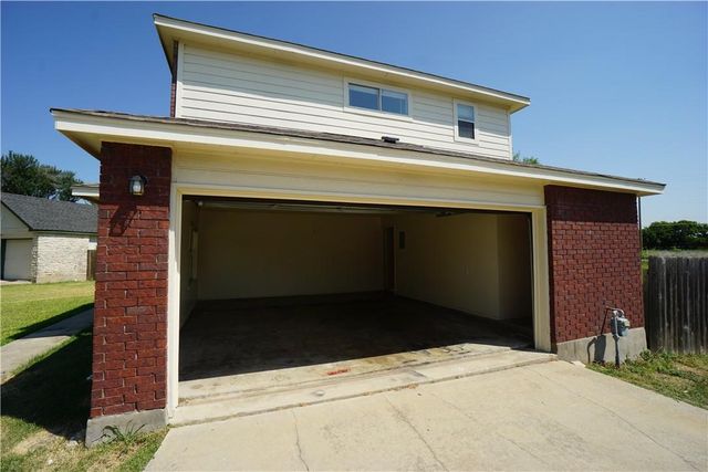 112 Creekside DR, Hutto, TX 78634