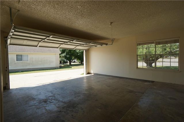112 Creekside DR, Hutto, TX 78634