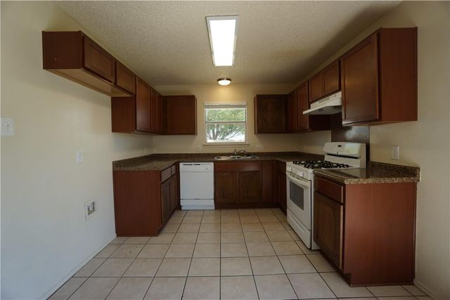 112 Creekside DR, Hutto, TX 78634