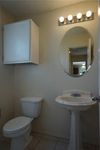 112 Creekside DR, Hutto, TX 78634