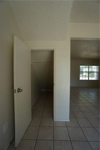 112 Creekside DR, Hutto, TX 78634