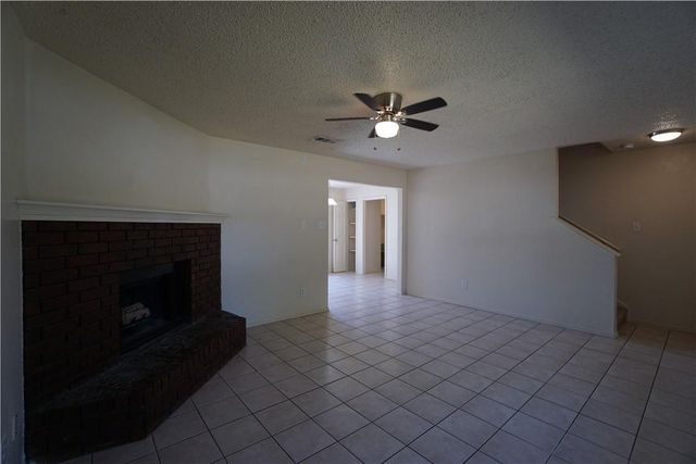 112 Creekside DR, Hutto, TX 78634