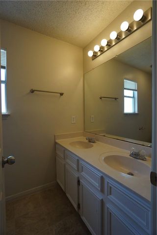 112 Creekside DR, Hutto, TX 78634