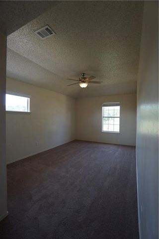 112 Creekside DR, Hutto, TX 78634