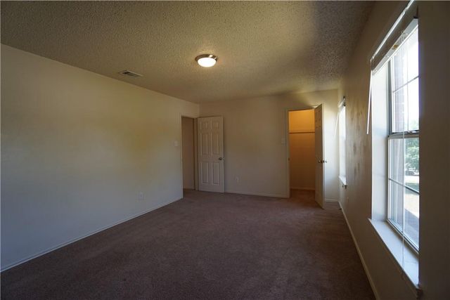 112 Creekside DR, Hutto, TX 78634