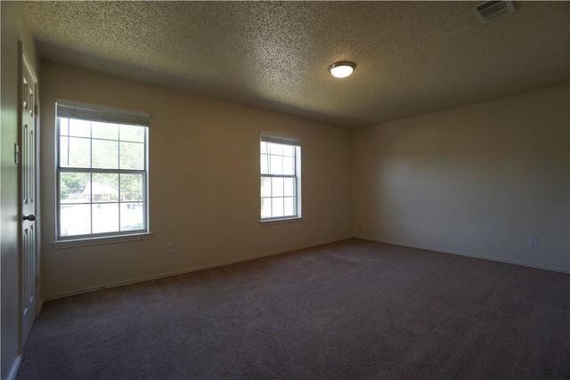 112 Creekside DR, Hutto, TX 78634