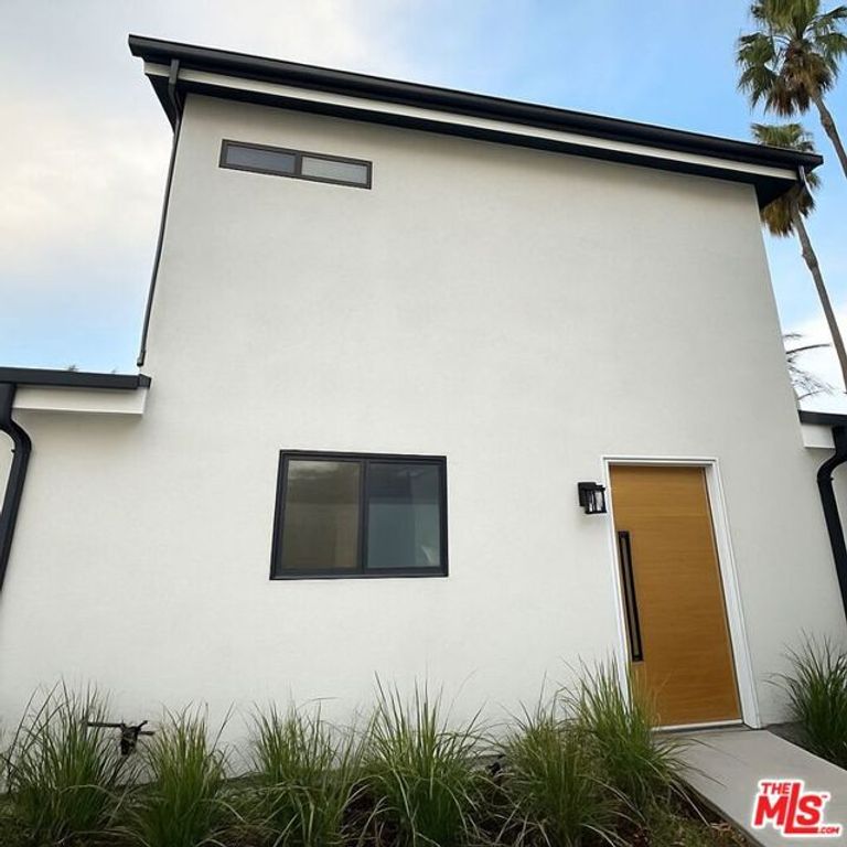 5417 Gentry Avenue, Valley Village, CA 91607