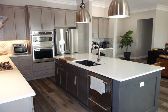 1522 N Emerald Valley Dr, Mulvane, KS 67110