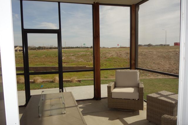 1522 N Emerald Valley Dr, Mulvane, KS 67110