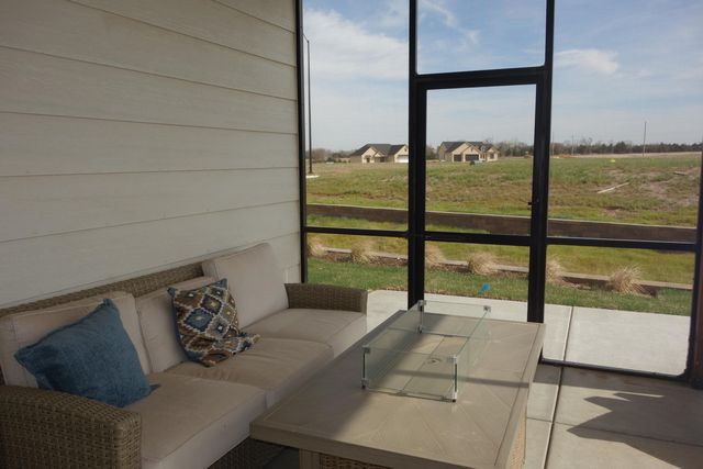 1522 N Emerald Valley Dr, Mulvane, KS 67110