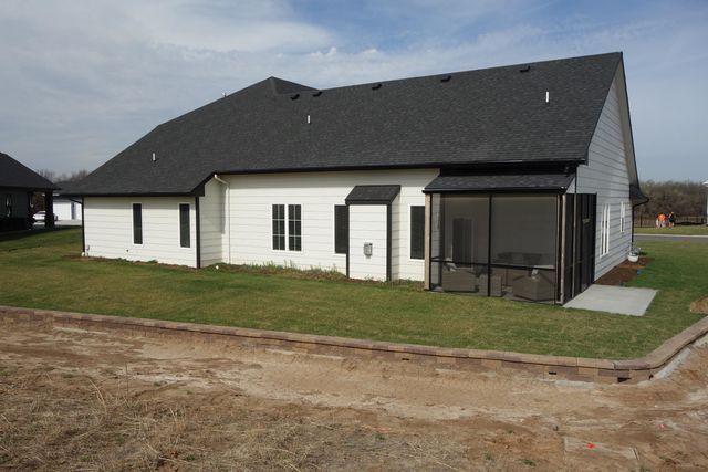 1522 N Emerald Valley Dr, Mulvane, KS 67110