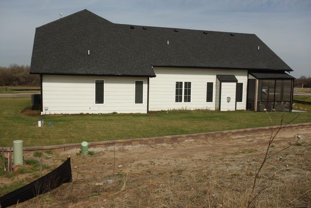 1522 N Emerald Valley Dr, Mulvane, KS 67110