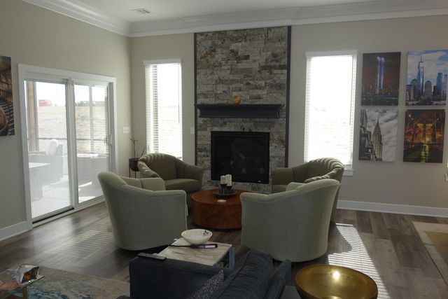 1522 N Emerald Valley Dr, Mulvane, KS 67110