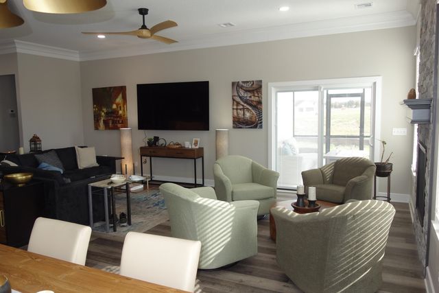 1522 N Emerald Valley Dr, Mulvane, KS 67110