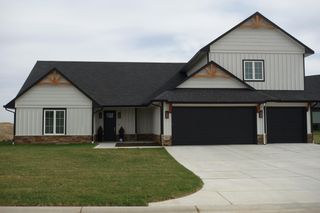 1522 N Emerald Valley Dr, Mulvane, KS 67110