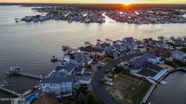 531 Bayview Drive, Toms River, NJ 08753