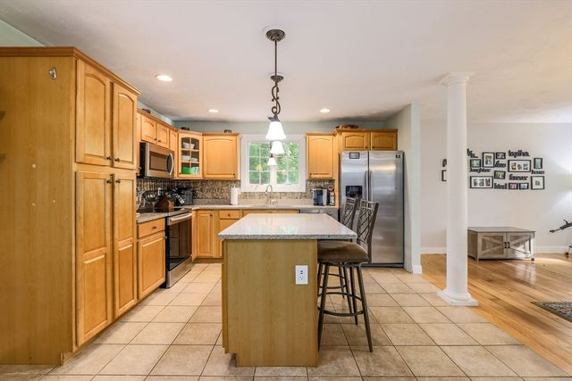 499 Ware Corner Rd, Oakham, MA 01068