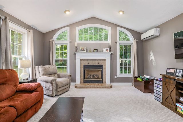499 Ware Corner Rd, Oakham, MA 01068