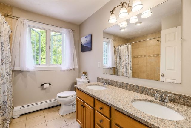 499 Ware Corner Rd, Oakham, MA 01068