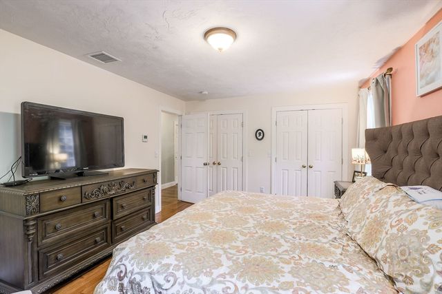 499 Ware Corner Rd, Oakham, MA 01068
