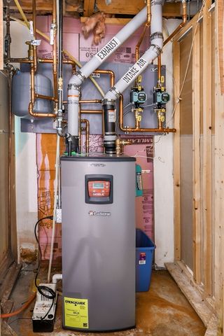499 Ware Corner Rd, Oakham, MA 01068