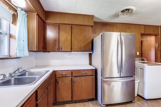 707 Debus DR, Taylor, TX 76574
