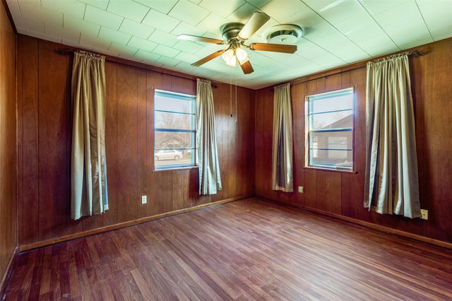 707 Debus DR, Taylor, TX 76574