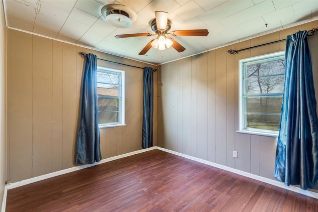 707 Debus DR, Taylor, TX 76574