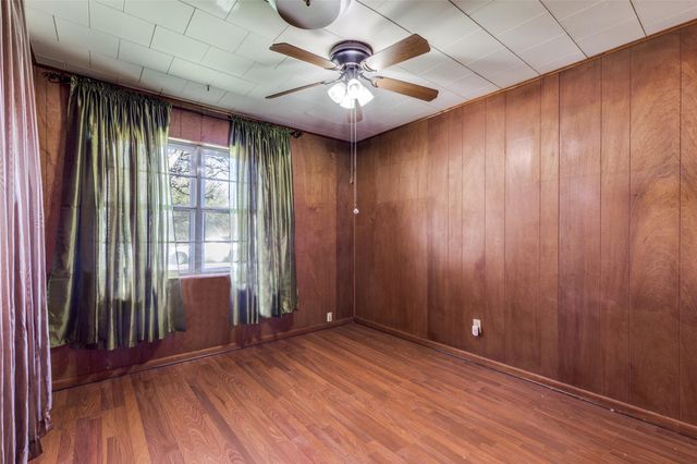 707 Debus DR, Taylor, TX 76574