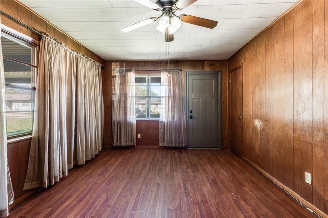 707 Debus DR, Taylor, TX 76574